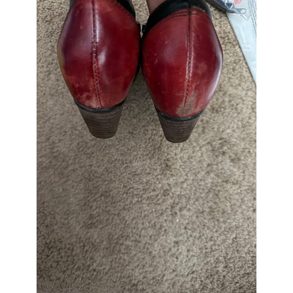 Women's L'Artiste Red Black Ankle Booties Size 7.5 - Picture 3 of 5